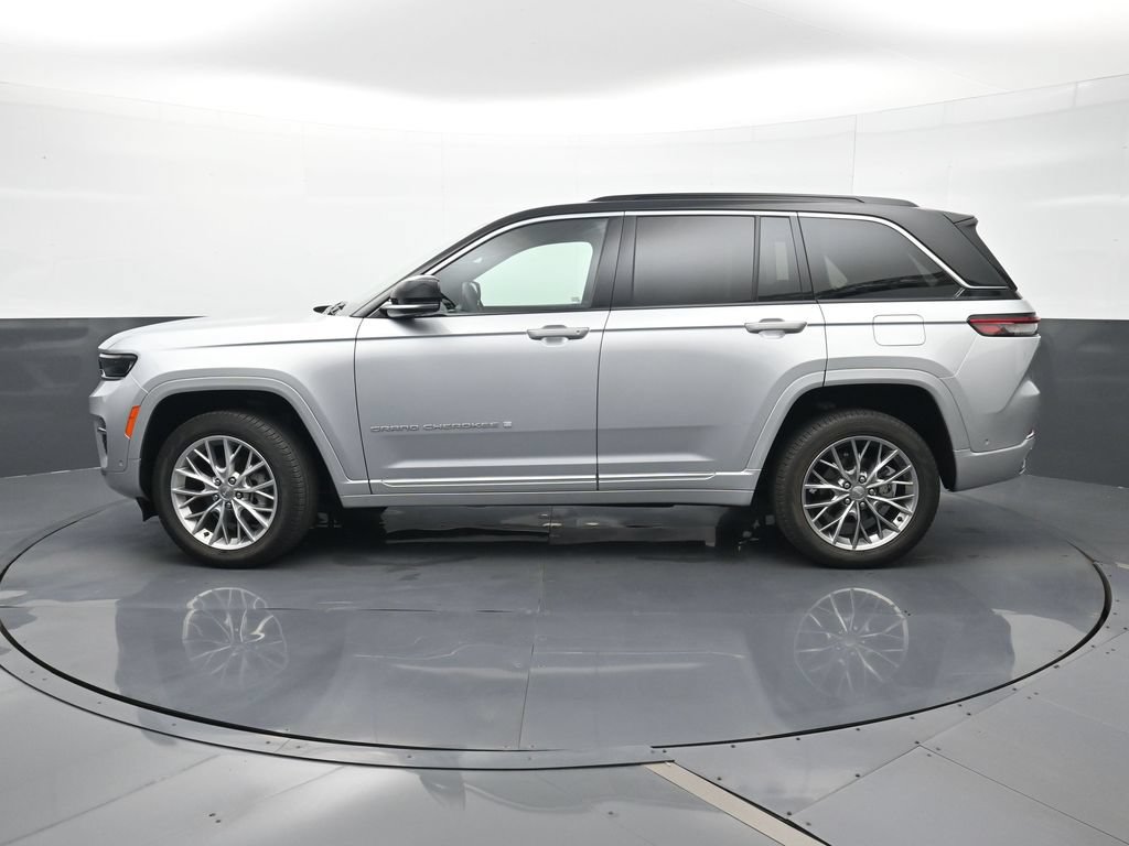 Used 2024 Jeep Grand Cherokee Summit w/ Luxury Tech Group V AWD/4WD image 2