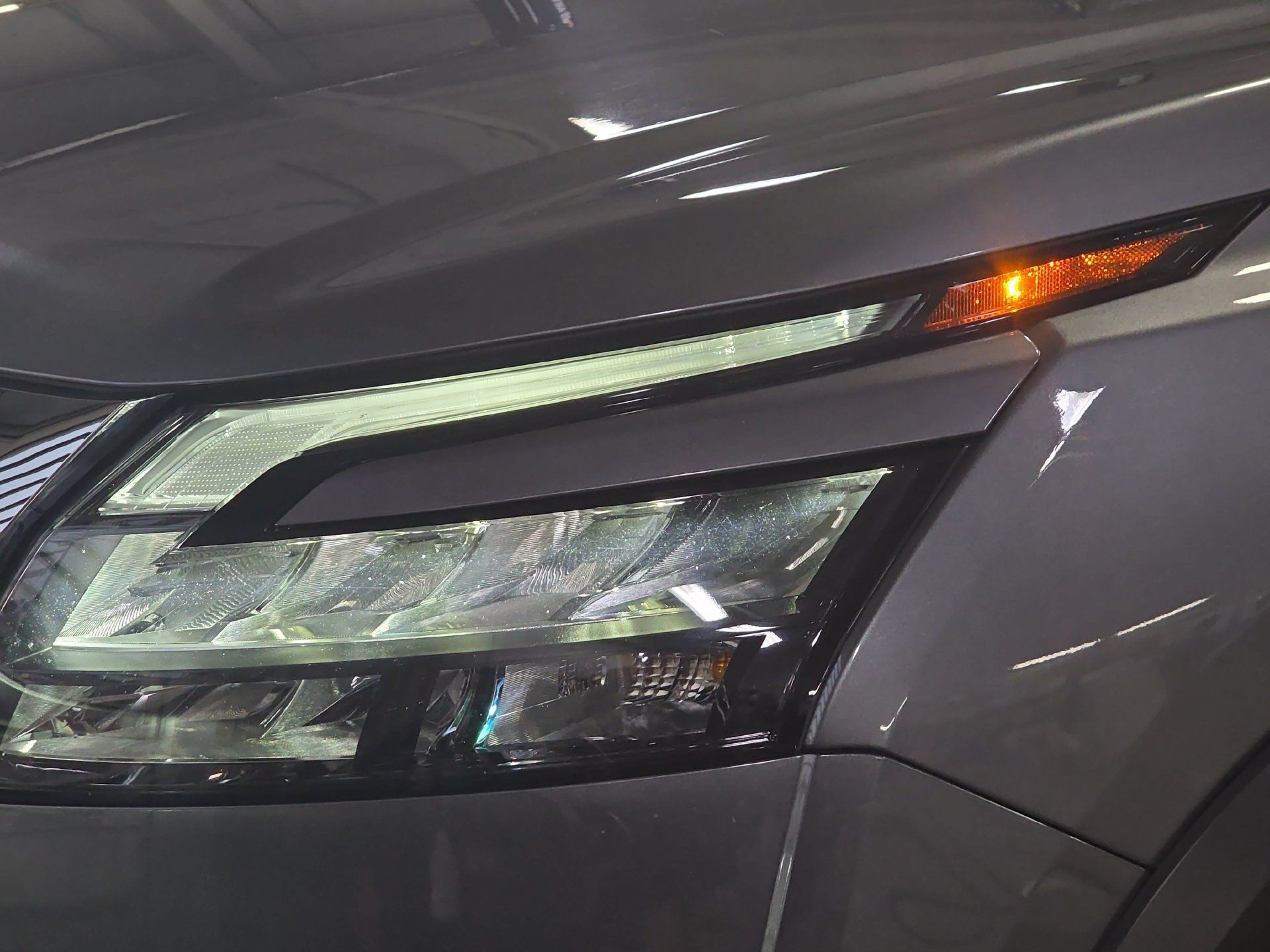Used 2025 Nissan Pathfinder SV FWD image 29