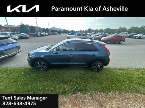 Certified 2025 Kia Niro EX Touring FWD image 9