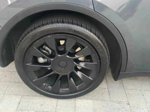 Used 2023 Tesla Model Y 2WD image 36