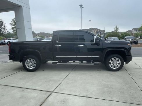 Used 2024 Chevrolet Silverado 2500 High Country AWD/4WD image 5