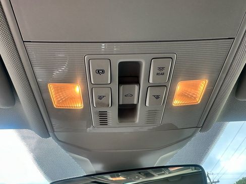 Used 2025 Volkswagen Jetta SE FWD image 15