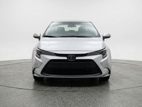 Used 2025 Toyota Corolla LE FWD image 2