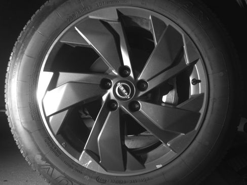 Used 2025 Nissan Rogue SV FWD image 13