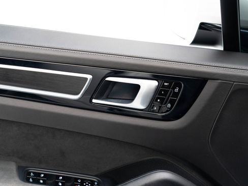 Used 2021 Porsche Cayenne GTS image 23
