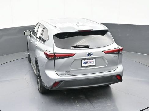 Used 2023 Toyota Highlander XLE FWD image 38