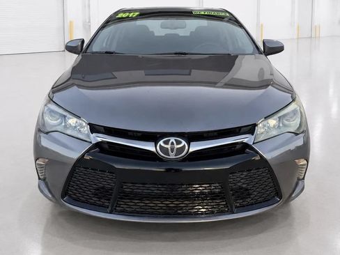 Used 2017 Toyota Camry SE w/ Moonroof Package FWD image 2