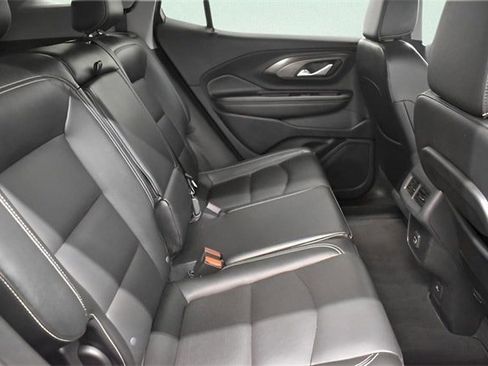 Used 2024 GMC Terrain SLT image 19