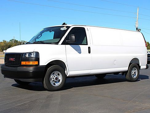 Used 2025 GMC Savana 2500 Extended w/ Driver Convenience Package image 4