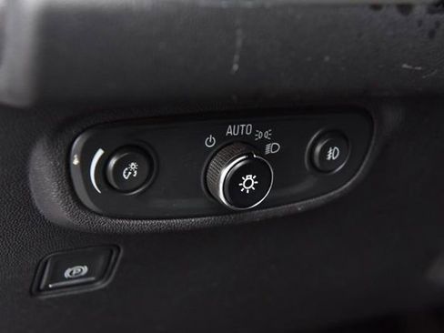 Used 2024 GMC Terrain SLT image 11