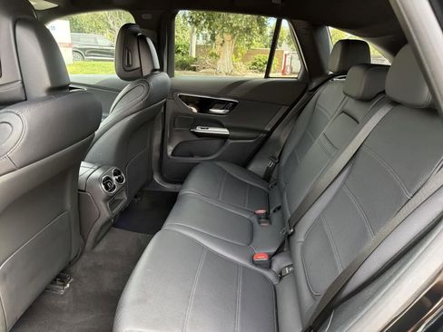 Used 2024 Mercedes-Benz GLC 300 image 27