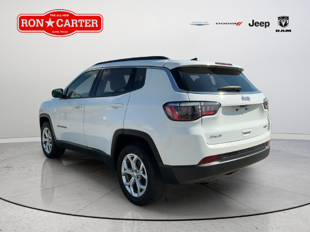 Used 2024 Jeep Compass Latitude AWD/4WD image 4