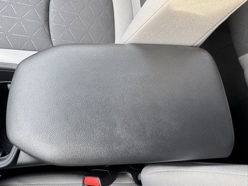 Used 2025 Toyota RAV4 XLE image 19