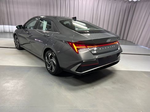 Used 2025 Hyundai Elantra SEL image 5