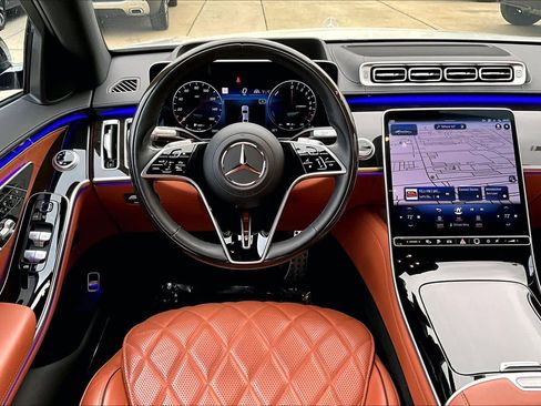 Used 2024 Mercedes-Benz S 580e 4MATIC Sedan image 5