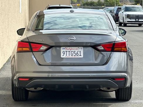 Used 2025 Nissan Altima 2.5 SV FWD image 7