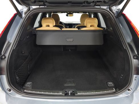 Certified 2024 Volvo XC60 B5 Ultimate AWD/4WD image 9