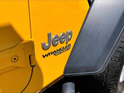Used 2019 Jeep Wrangler Sport AWD/4WD image 10