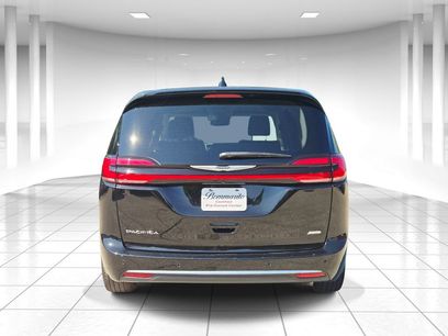 Certified 2024 Chrysler Pacifica Touring-L