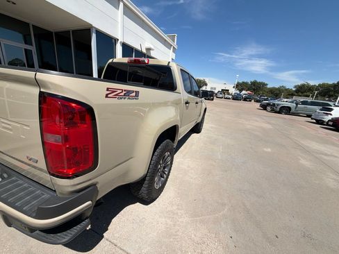 Used 2022 Chevrolet Colorado Z71 AWD/4WD image 6