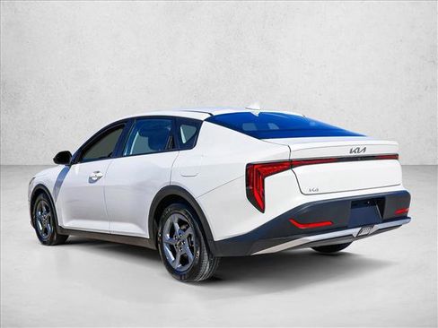 Used 2025 Kia K4 LXS image 7