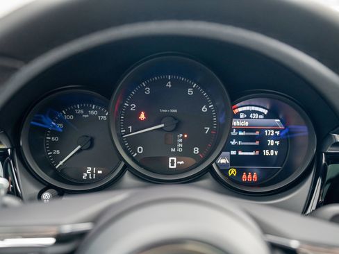 New 2026 Porsche Macan AWD/4WD image 15