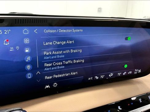 Used 2025 Buick Enclave Preferred w/ Power Package image 34