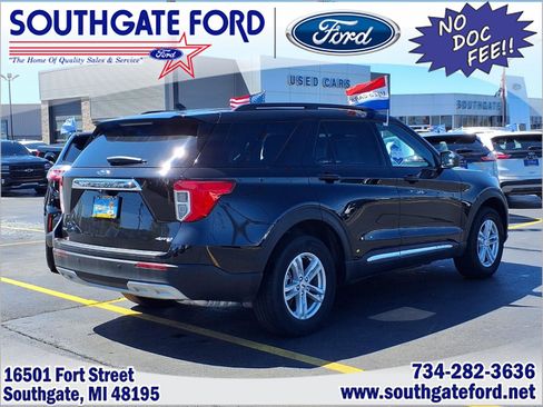 Used 2024 Ford Explorer XLT w/ Equipment Group 202A image 2