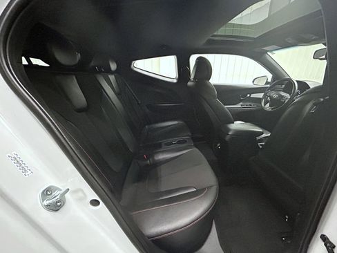 Used 2020 Hyundai Veloster Turbo image 18