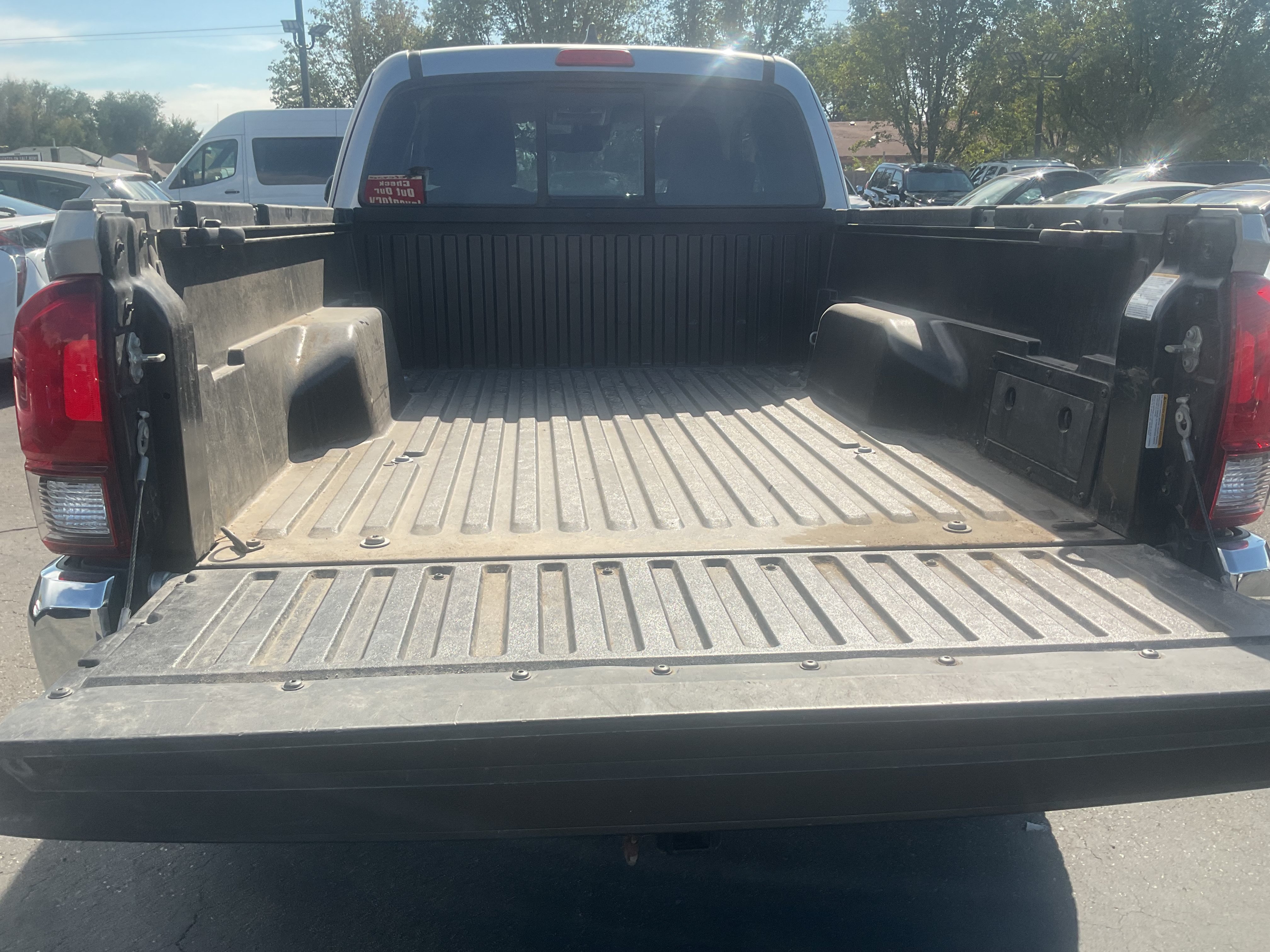 Used 2021 Toyota Tacoma SR5 AWD/4WD image 9