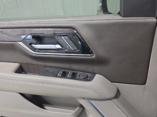 Used 2025 GMC Yukon XL Elevation w/ Elevation Premium Package AWD/4WD image 15