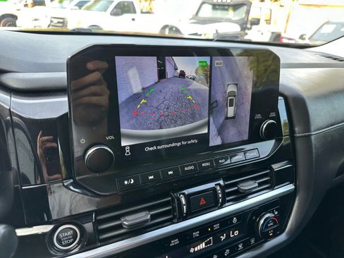 Used 2023 Nissan Pathfinder SL FWD image 28