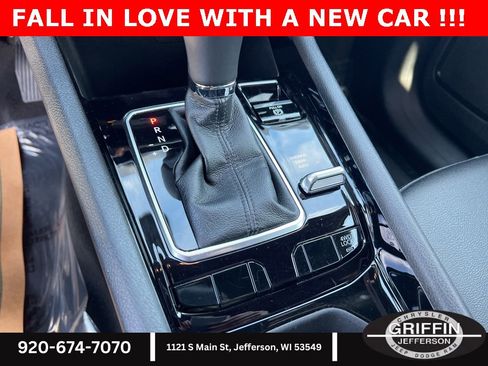 Used 2024 Jeep Compass Limited image 23