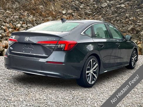Used 2022 Honda Civic Touring image 2