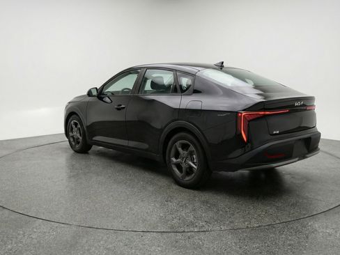 Used 2025 Kia K4 LXS image 6
