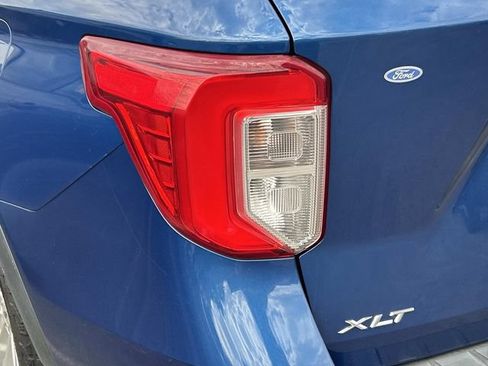 Used 2022 Ford Explorer XLT w/ Equipment Group 202A RWD image 8