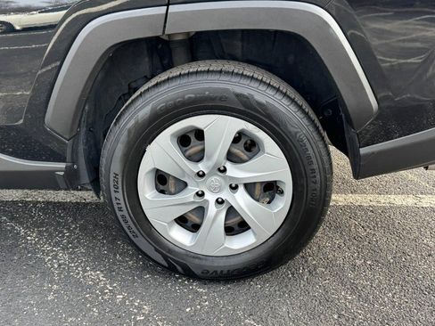 Used 2019 Toyota RAV4 LE image 9