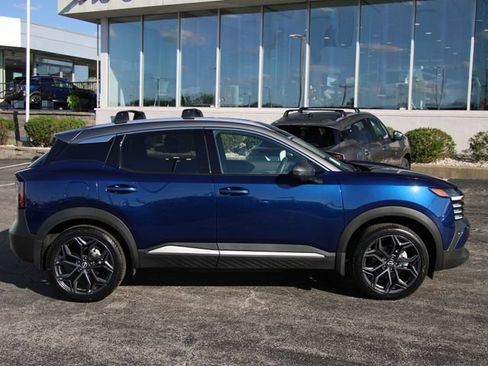 Certified 2025 Nissan Kicks SR AWD/4WD image 11