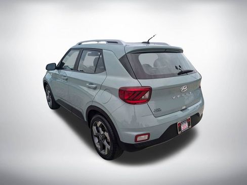 Used 2025 Hyundai Venue SEL FWD image 5