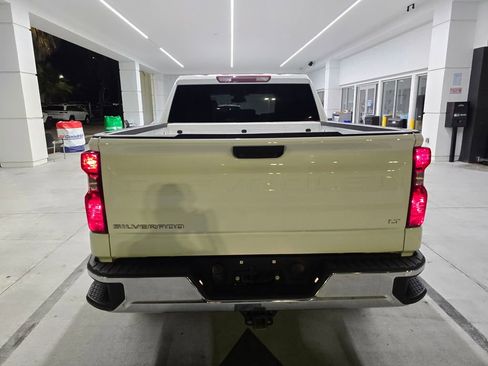 Used 2023 Chevrolet Silverado 1500 LT AWD/4WD image 5