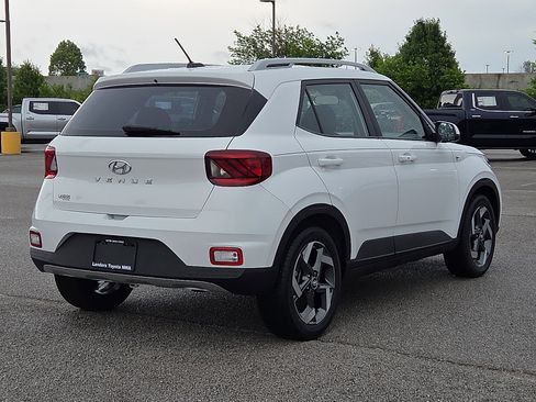 Used 2025 Hyundai Venue SEL FWD image 5