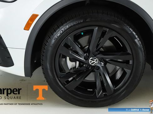Used 2023 Volkswagen Tiguan SE R-Line FWD image 43