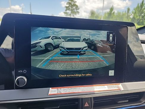 Used 2025 Toyota Prius XLE FWD image 16