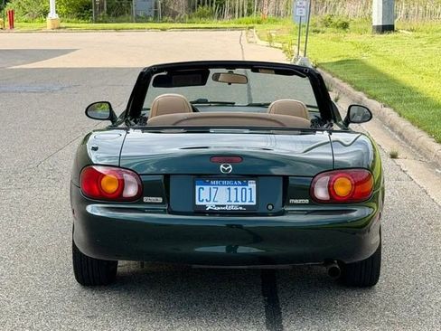 Used 1999 MAZDA MX-5 Miata RWD image 10