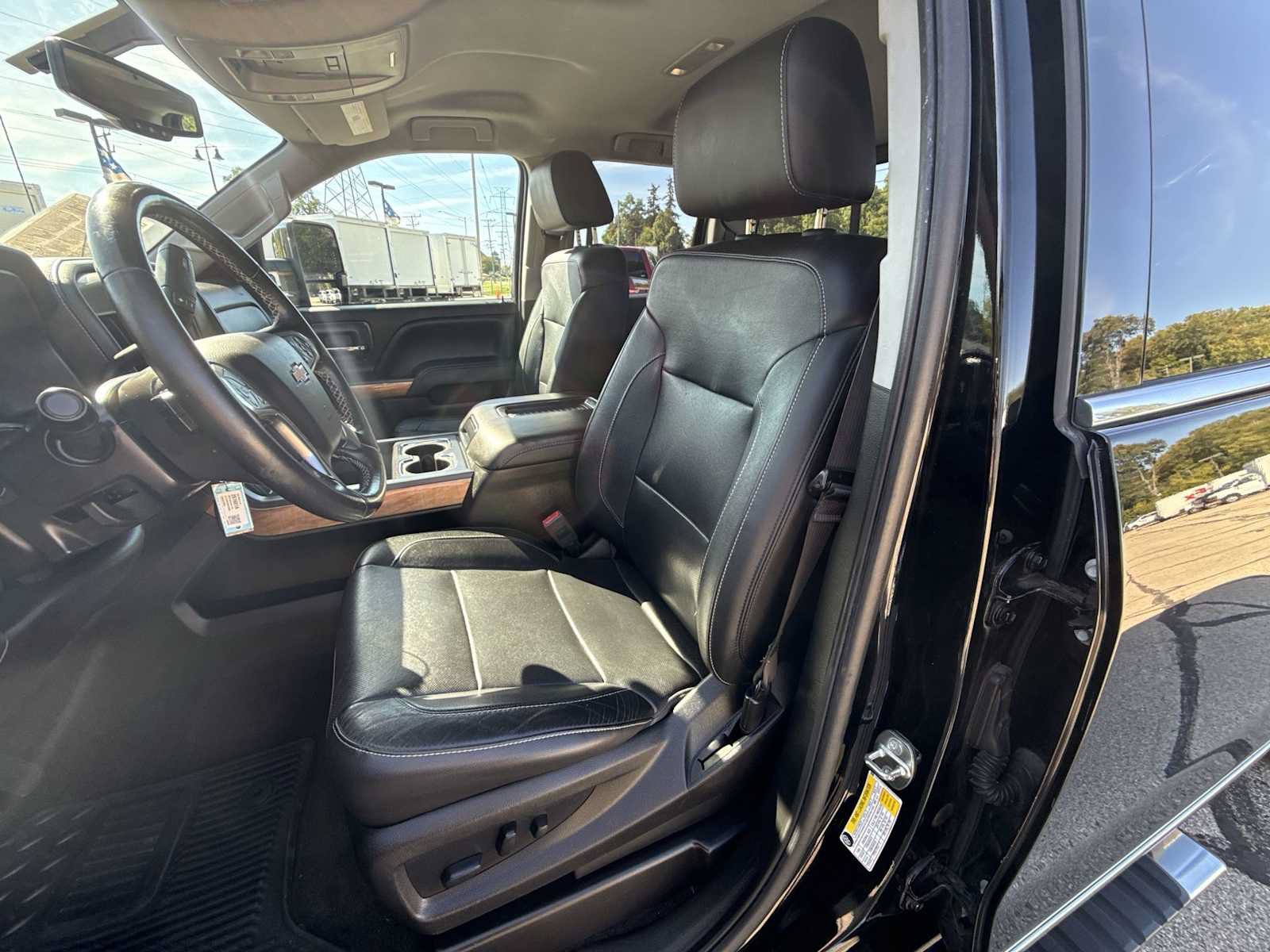 Certified 2018 Chevrolet Silverado 1500 LTZ w/ LTZ Plus Package AWD/4WD image 17