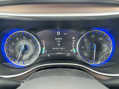 Used 2018 Chrysler Pacifica Touring-L Plus FWD image 33