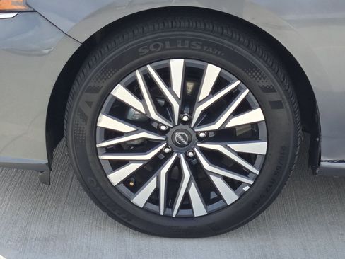 Used 2025 Nissan Altima 2.5 SV image 12