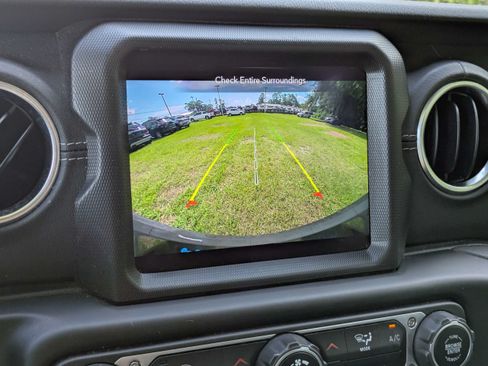 Used 2023 Jeep Wrangler Unlimited Sahara AWD/4WD image 20