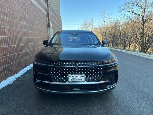 Used 2024 Lincoln Nautilus Premier image 3