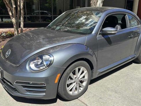 Used 2019 Volkswagen Beetle 2.0T SE FWD image 1